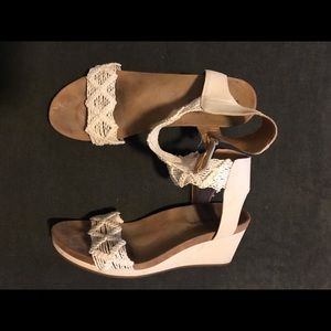Lucky Brand off-white macrame wedges